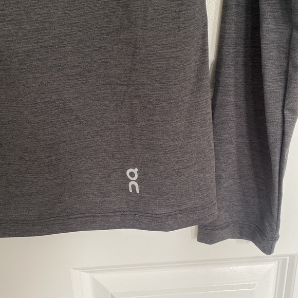 On Running Dark Gray Performance Long Sleeve T-Shirt Size Small - Picture 8 of 10